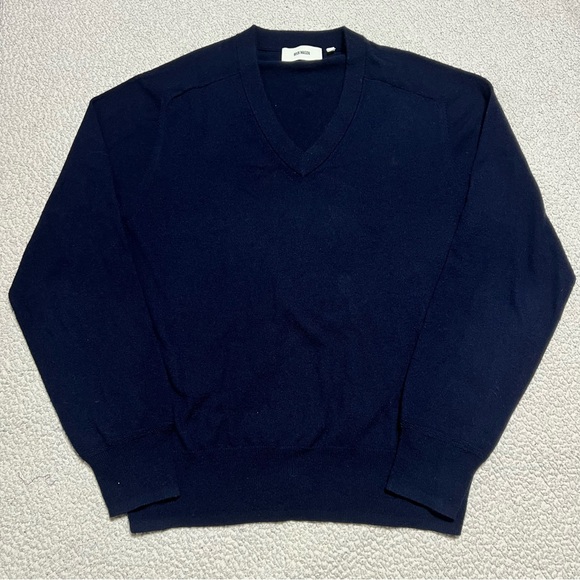 Buck Mason 100% Cashmere Men's Navy V-Neck Sweater Size Large Soft Comfy Minimal - Picture 1 of 4